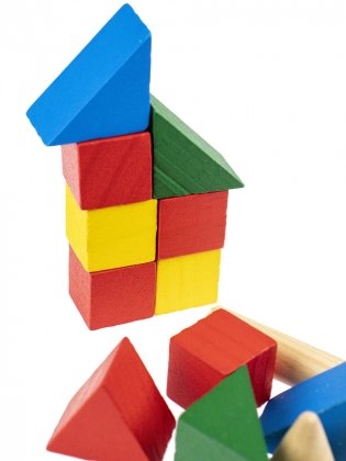 Деревянная игрушка "Конструктор. Цветные фигуры", 8х12 см, арт. AN02804 фото книги 2