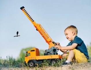 "Volvo", Автомобиль-кран с поворотной платформой (в сеточке) фото книги 7