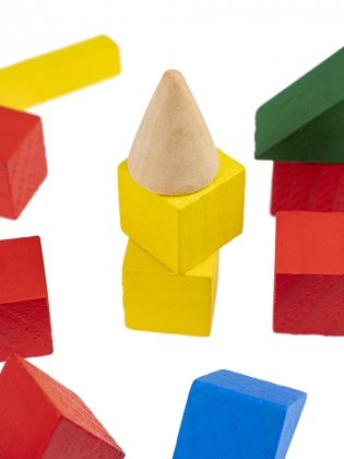 Деревянная игрушка "Конструктор. Цветные фигуры", 8х12 см, арт. AN02804 фото книги 3