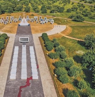 Красный Берег — символ трагедии и скорби. Krasny Bereg — symbol of tragedy and sorrow фото книги 4