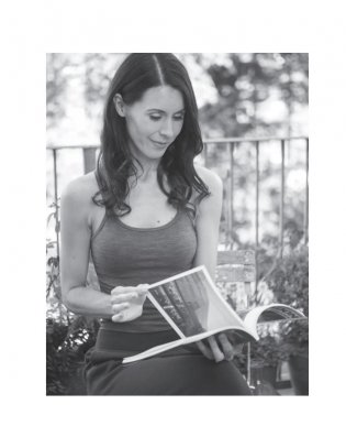 Фейс-йога. Упражнения для лицевых мышц и мотивирующие советы, как сиять изнутри и снаружи фото книги 9