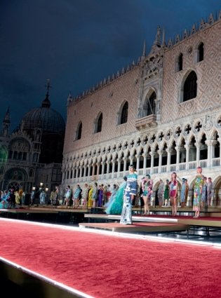 Dolce & Gabbana: From the Heart to the Hands фото книги 13