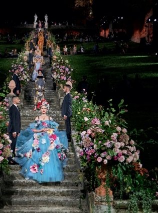 Dolce & Gabbana: From the Heart to the Hands фото книги 3