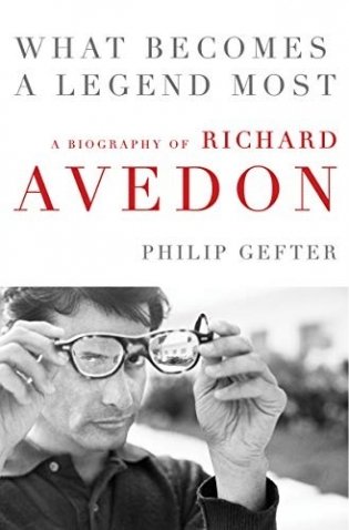What Becomes a Legend Most: A Biography of Richard Avedon фото книги