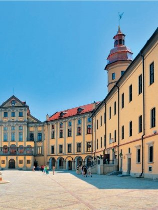 Замкі Беларусі. Таямніцы мінулых стагоддзяў фото книги 10